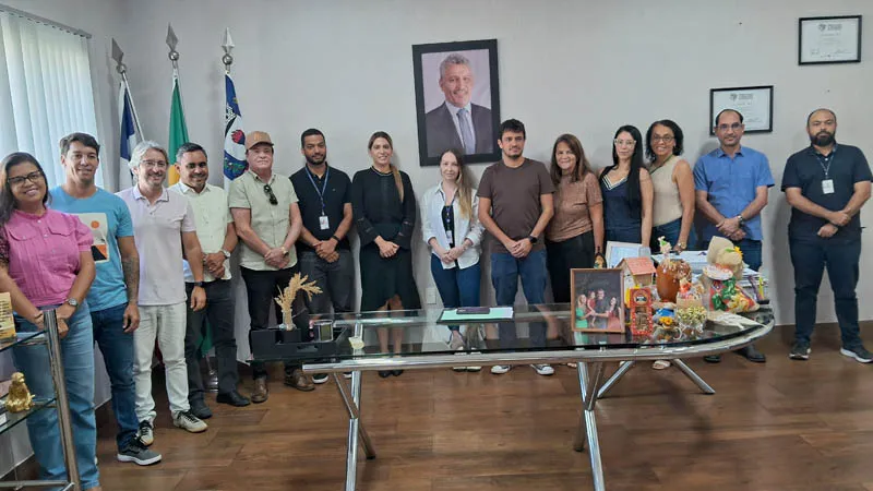 Em reunião com secretários municipais, técnicos do TCU avaliam retornos sociais de projetos de energias renováveis em Guanambi